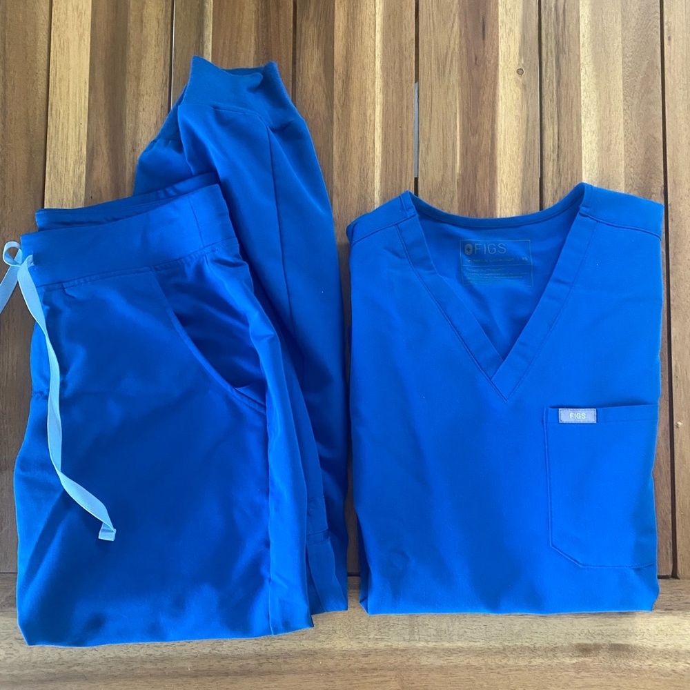 Figs scrub set, royal blue. Top Xs bottom S